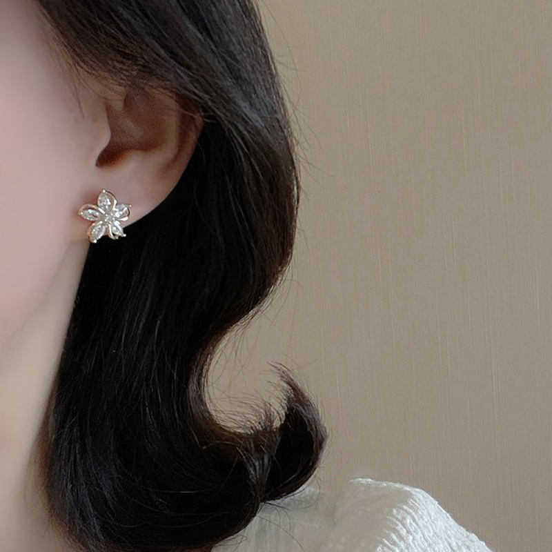 Brincos de flor delicada para  - Conch Earring Hoop avaliação e preço